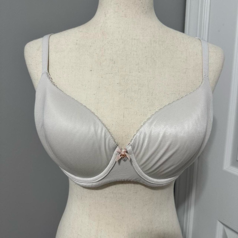 Victoria's Secret Cream Underwire Bra
